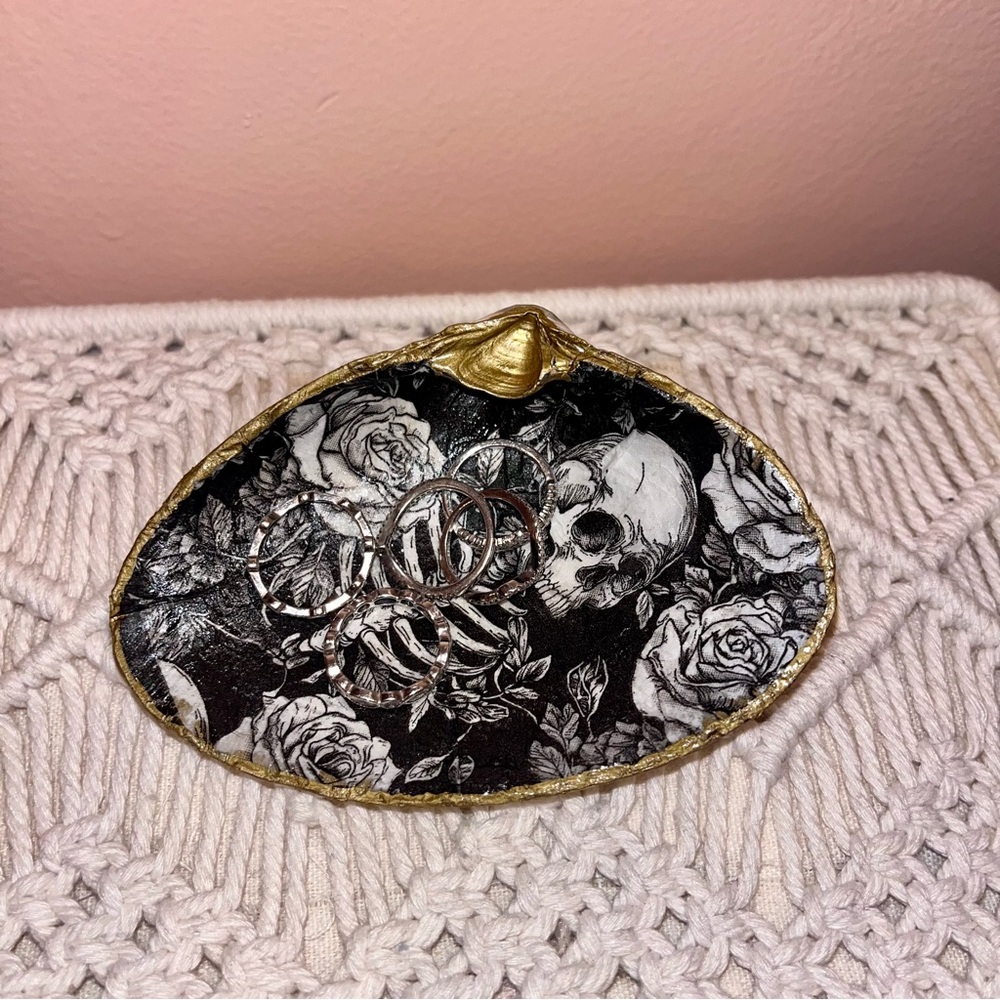 Shell Skull and Roses Trinket Dish